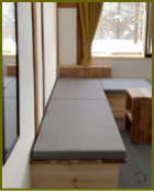 妙高高原のホテルに敷き込んだベンチクッション